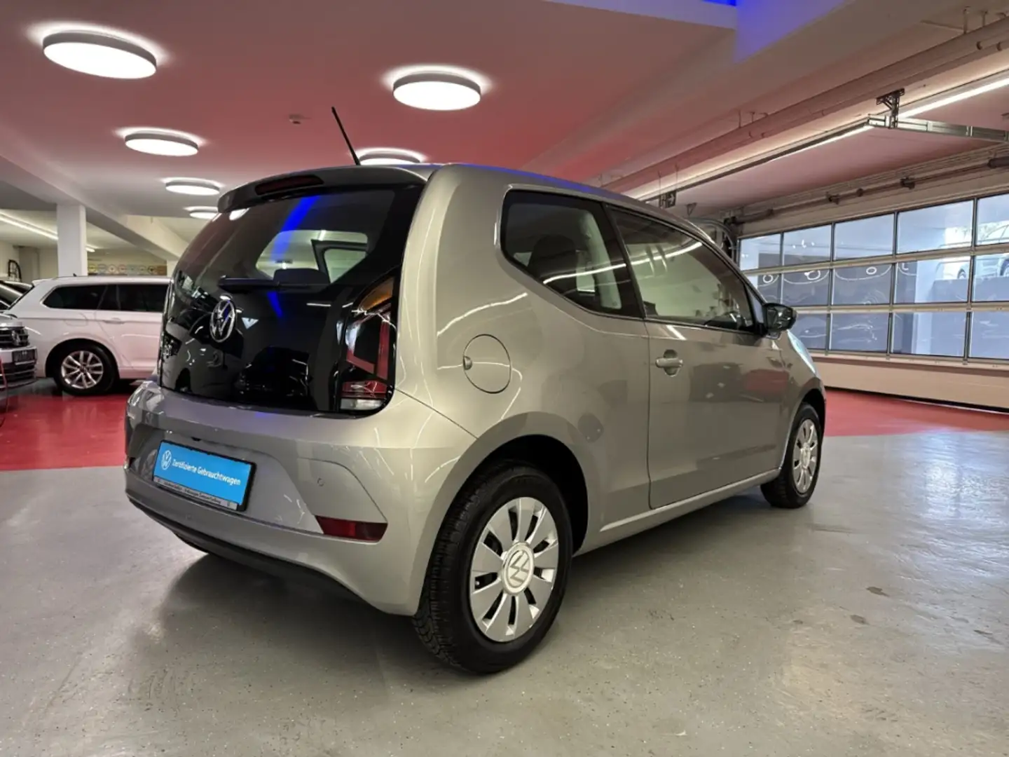 Volkswagen up! 1.0 Klima Sitzheizung Tempomat Rückfahrkamera Silber - 2
