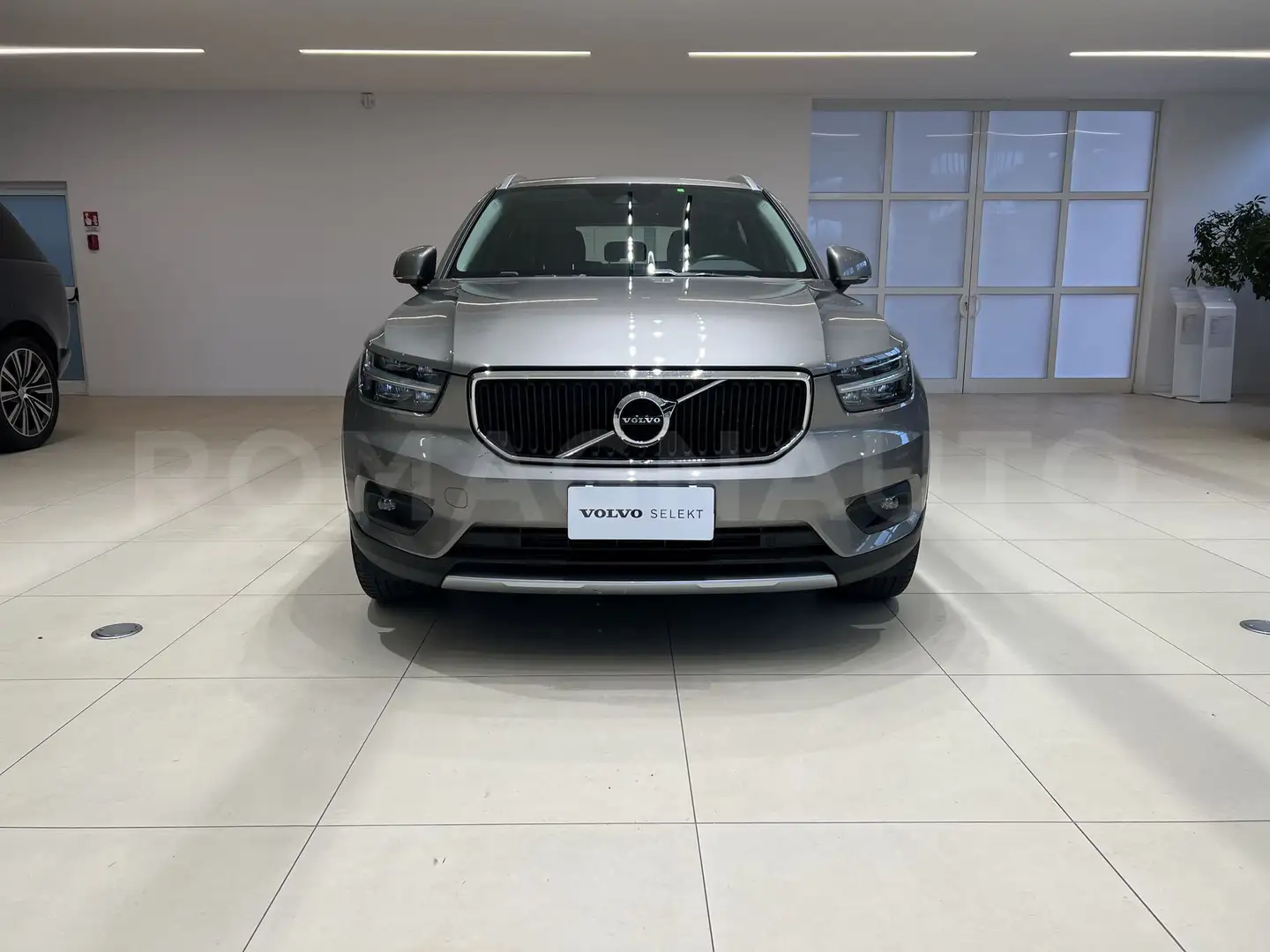 Volvo XC40 XC40 D3 Geartronic Momentum Gris - 2