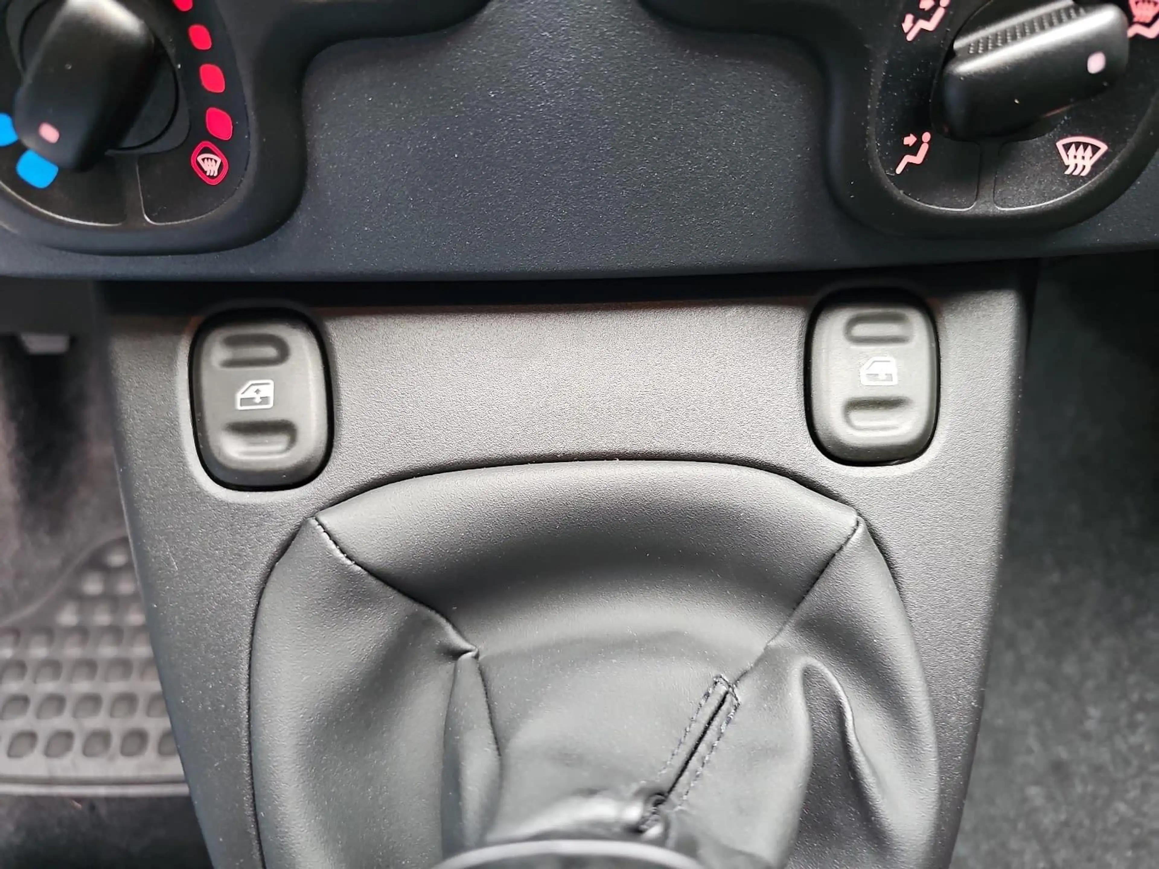 Fiat Panda PANDA 1.0 GSE HYBRID POP — photo 11