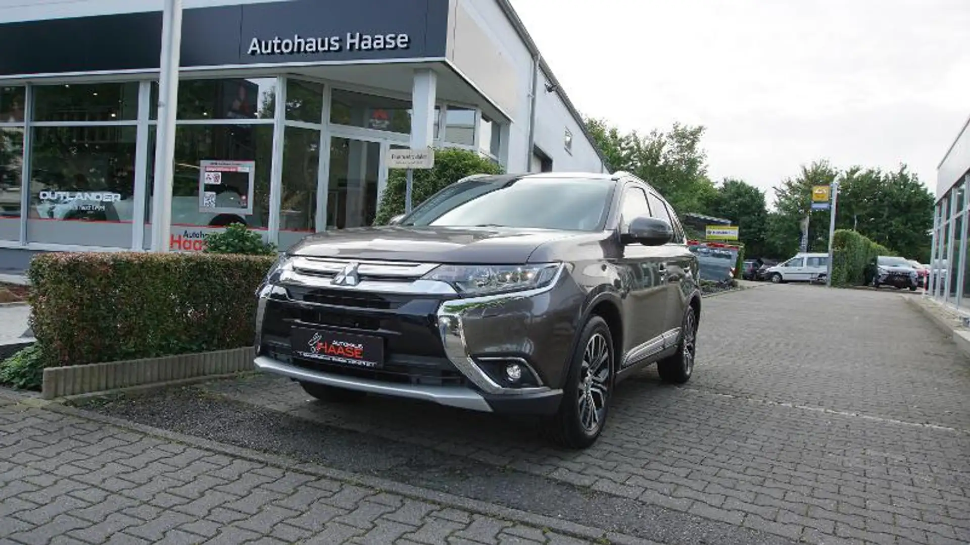 Mitsubishi Outlander Edition+ 2.0 MIVEC ClearTec 4WD CVT Marrón - 1