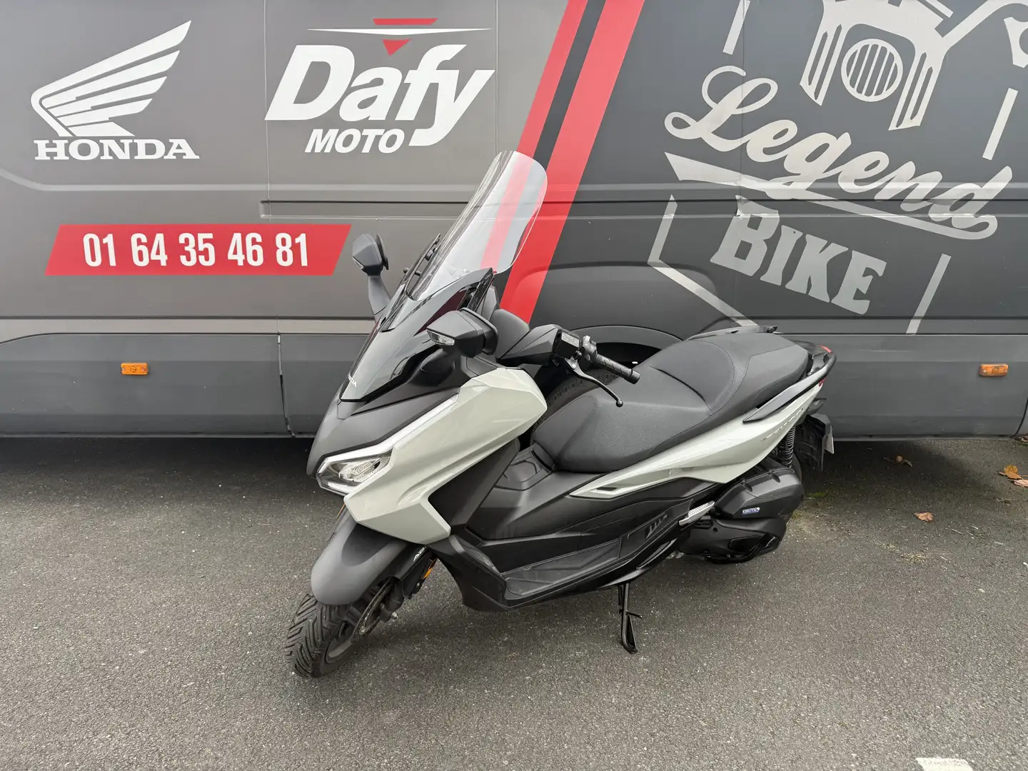 Honda Forza 125 Grijs - 1