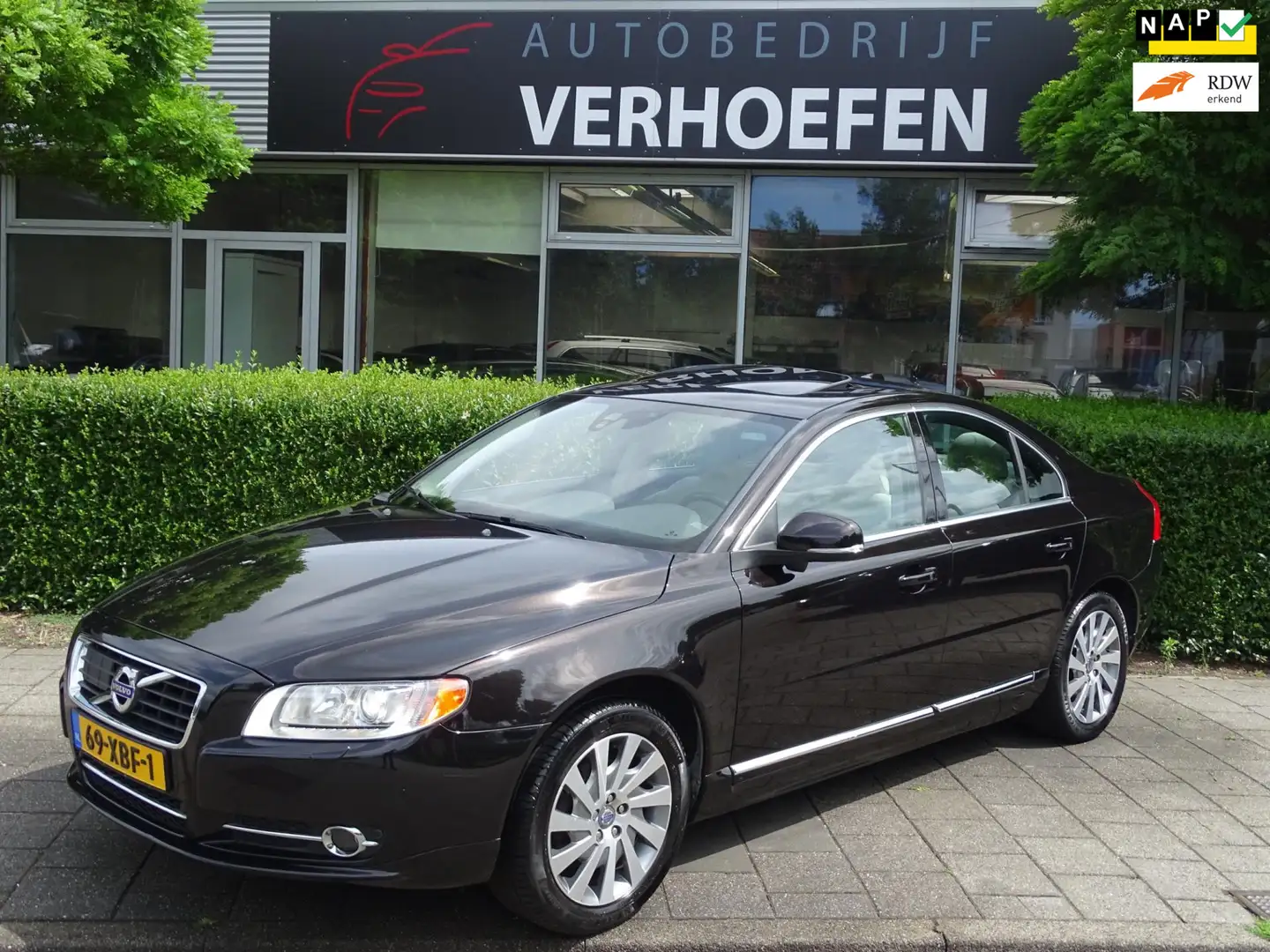 Volvo S80 2.0 T5 Limited Edition - AUTOMAAT - PANORAMADAK - Schwarz - 1