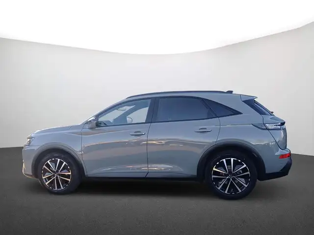 DS Automobiles DS 7 view 5