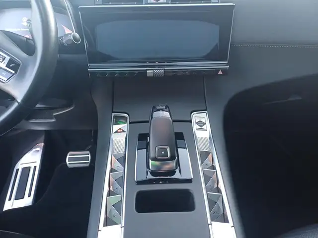 DS Automobiles DS 7 view 13