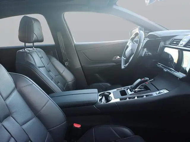 DS Automobiles DS 7 view 12