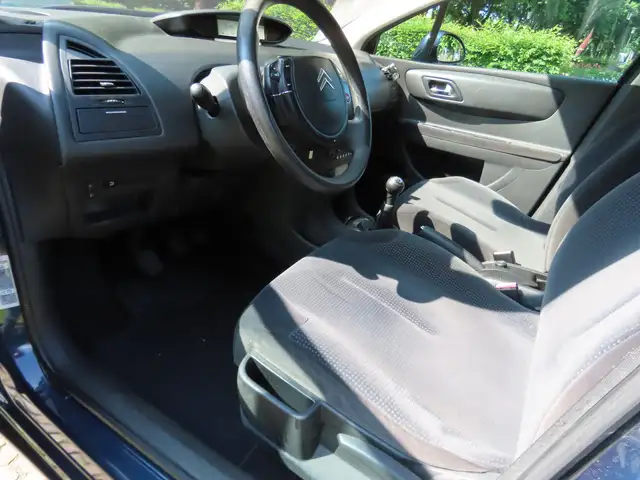 Citroen C4 view 7
