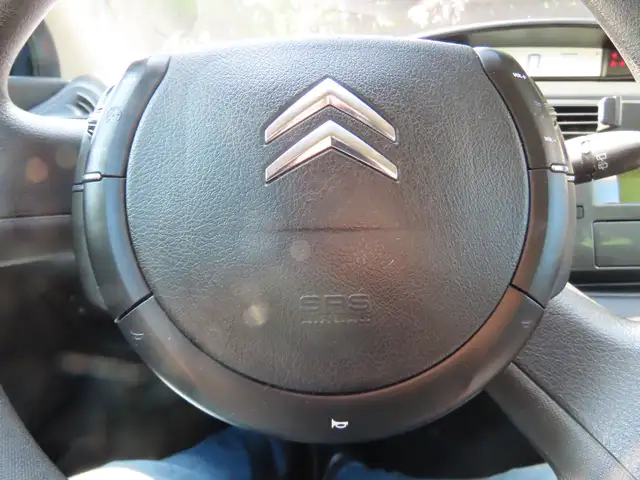 Citroen C4 view 11