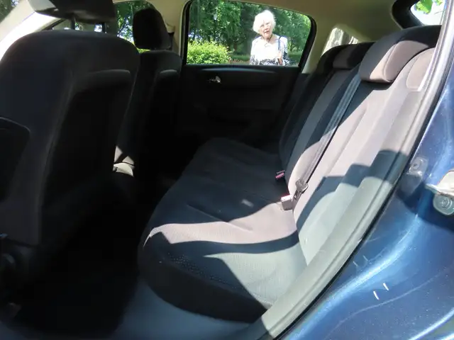 Citroen C4 view 9