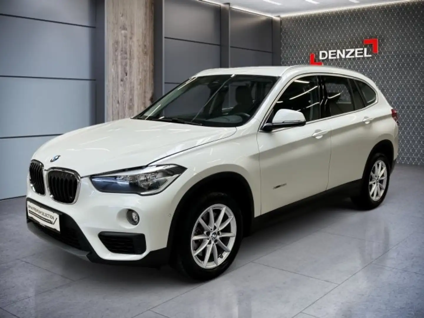 BMW iX xDrive40 I20 XE2 Schwarz - 1