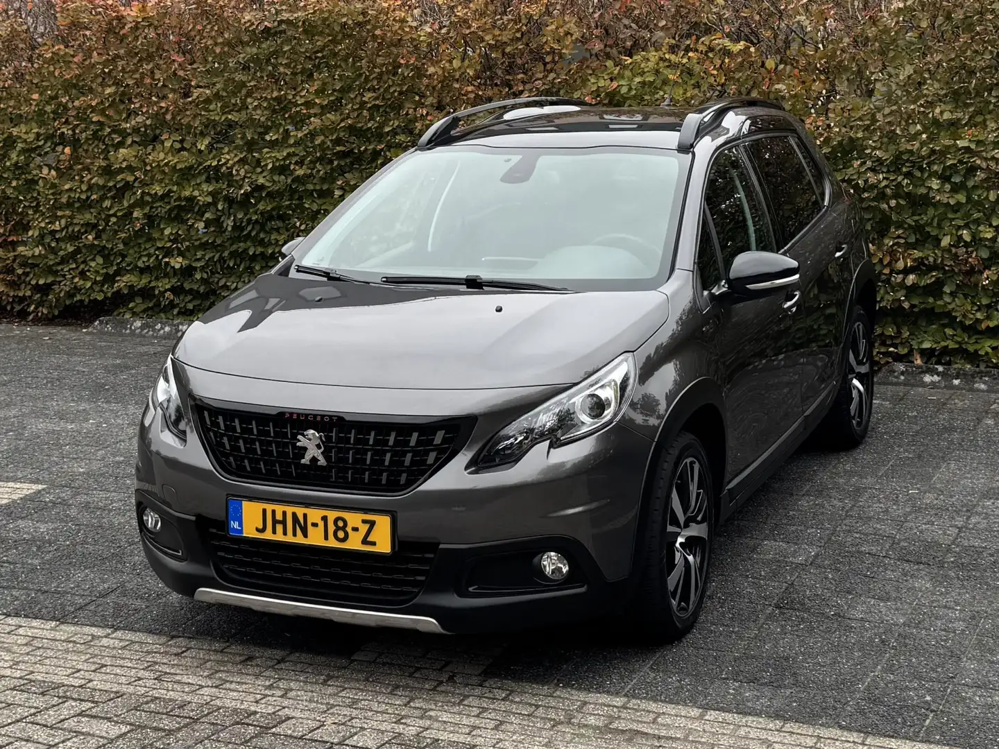 Peugeot 2008 1.2 PureTech GT-Line Grijs - 1
