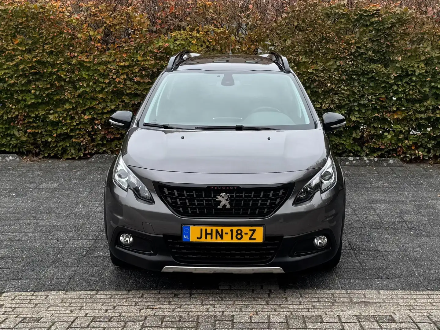 Peugeot 2008 1.2 PureTech GT-Line Grijs - 2