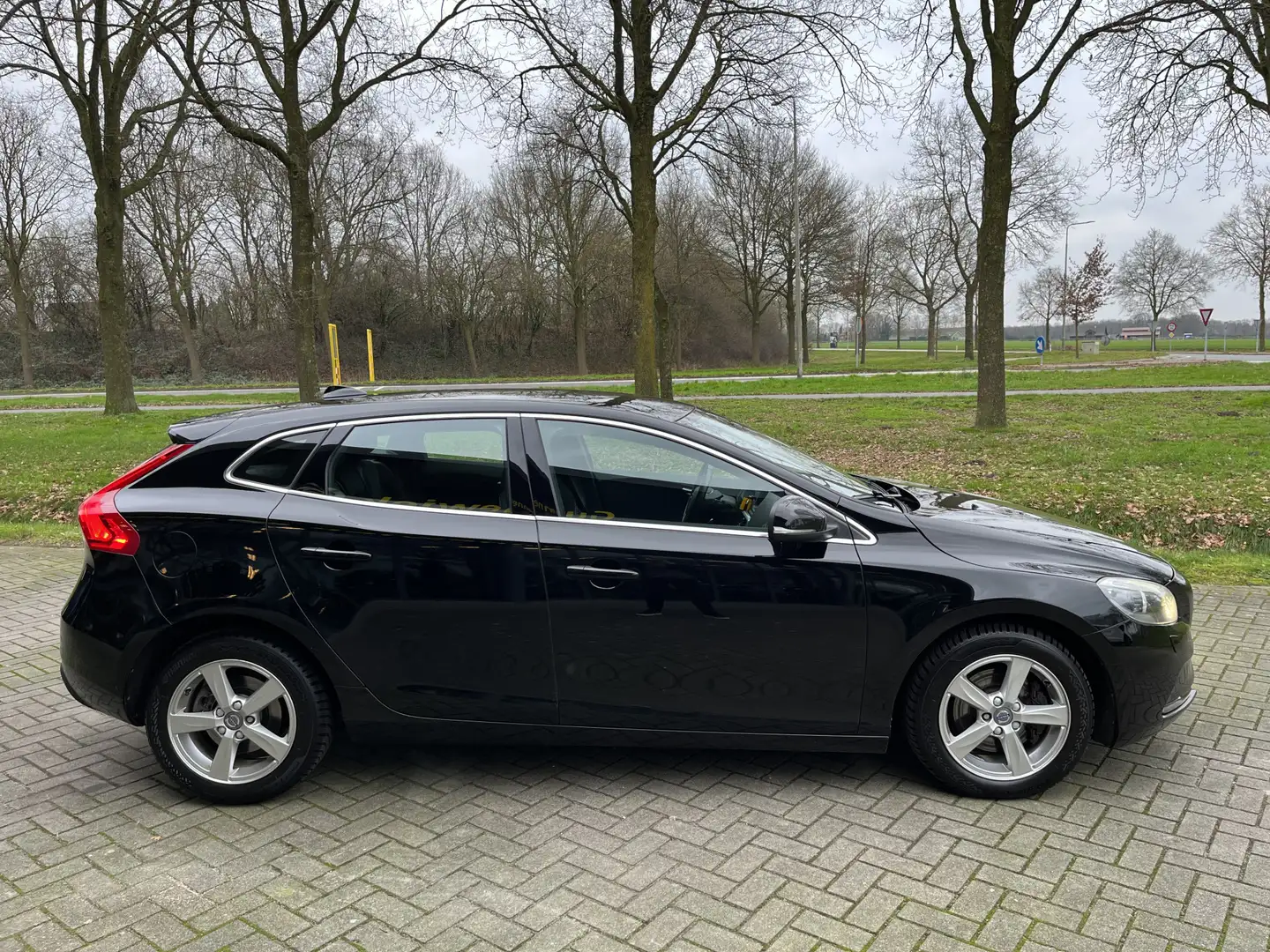 Volvo V40 2.0 T2 Kinetic | BLUETOOTH | CLIMA | CRUISE | PDC Noir - 2