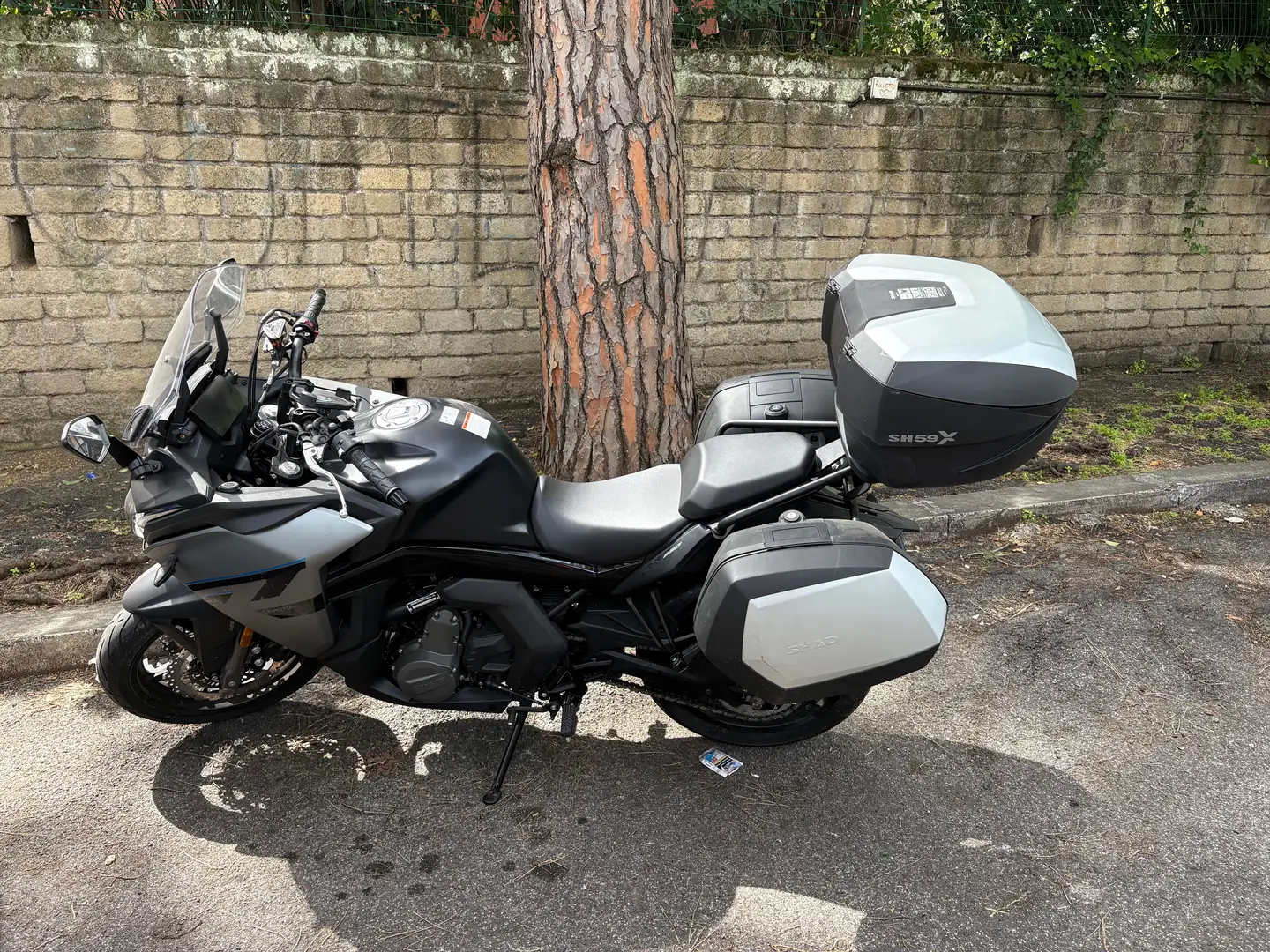 CFMOTO 650GT Gris - 1