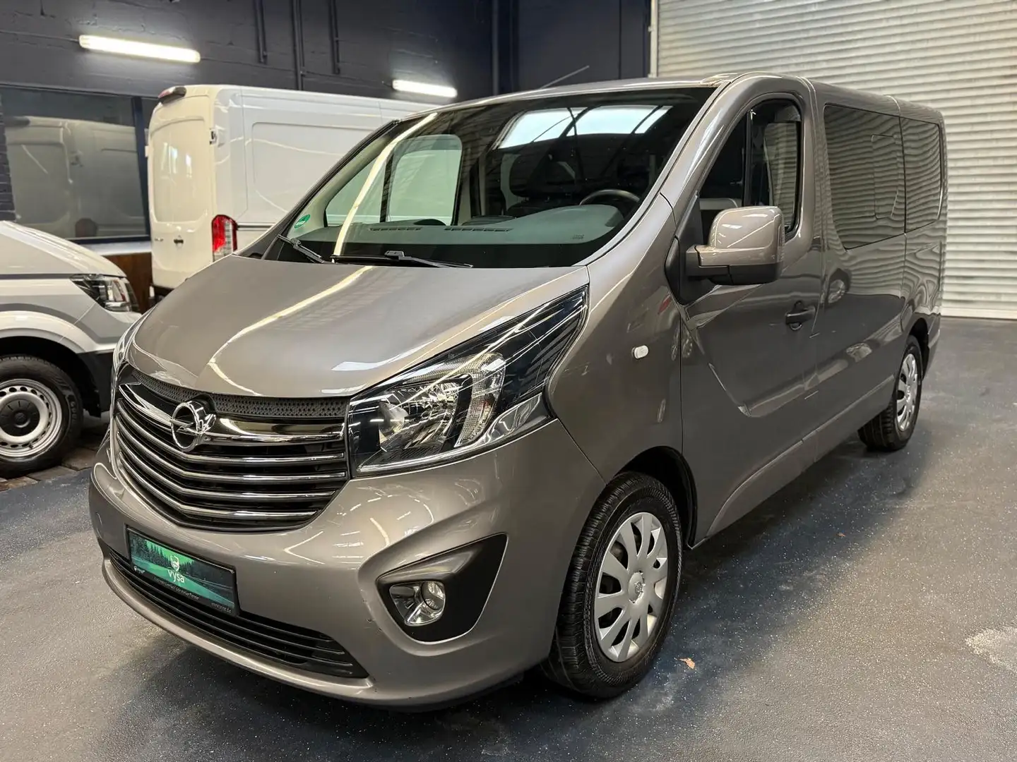 Opel Vivaro B 9 Sitze Klima Tempomat Navi R-CAM AHK Grau - 2