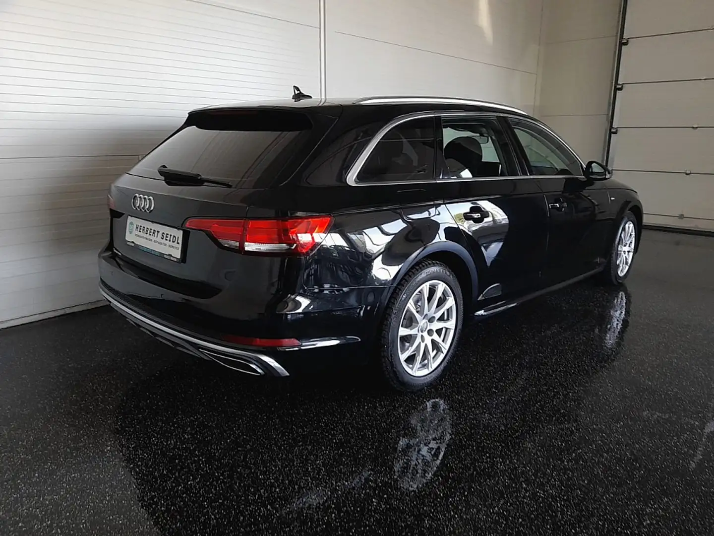 Audi A4 Avant S-LINE 2,0 TDI S-tr. *STANDHZG / XENON PL... Černá - 2
