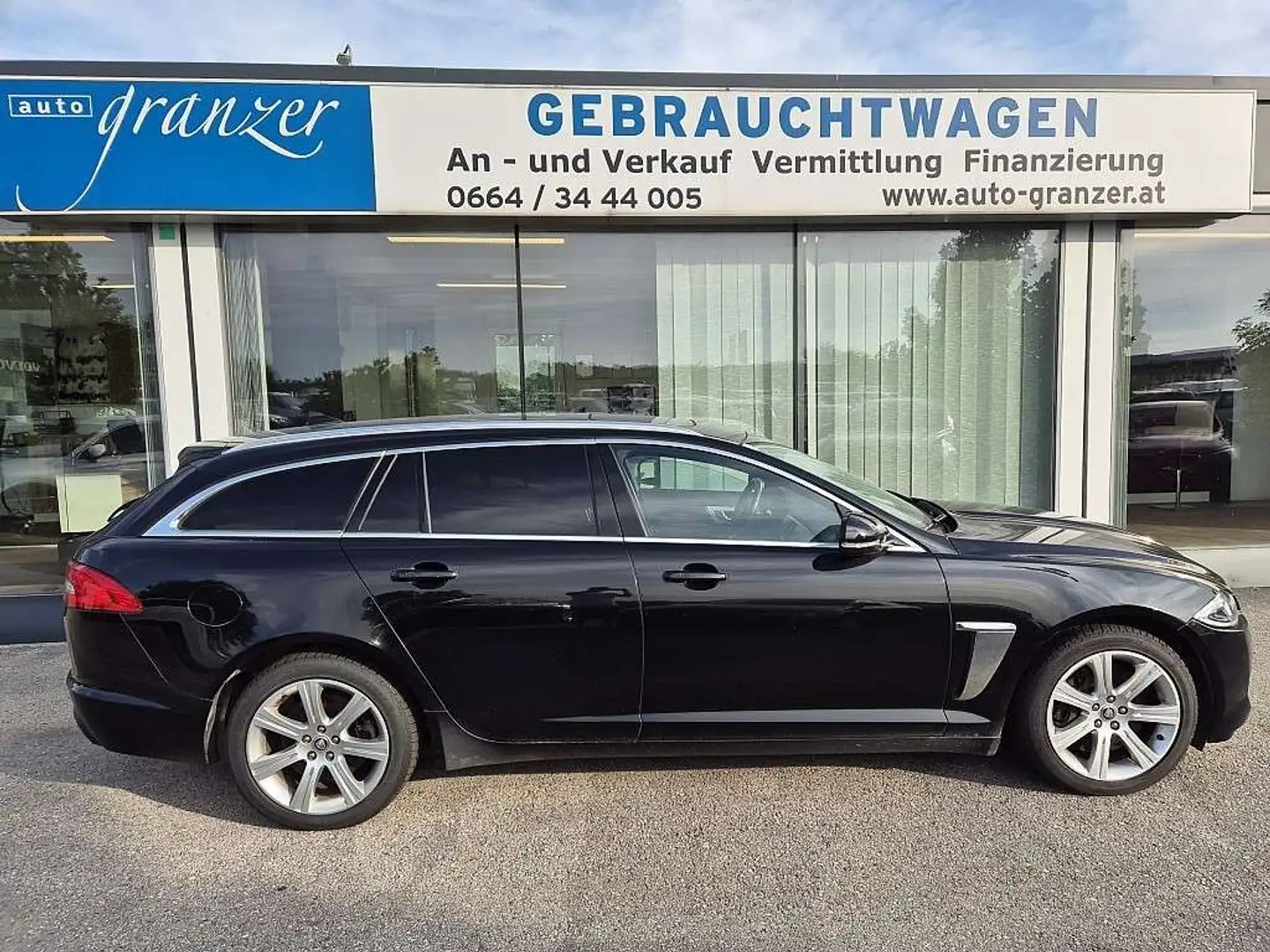 Jaguar XF Sportbrake 3,0 Luxury Schwarz - 1