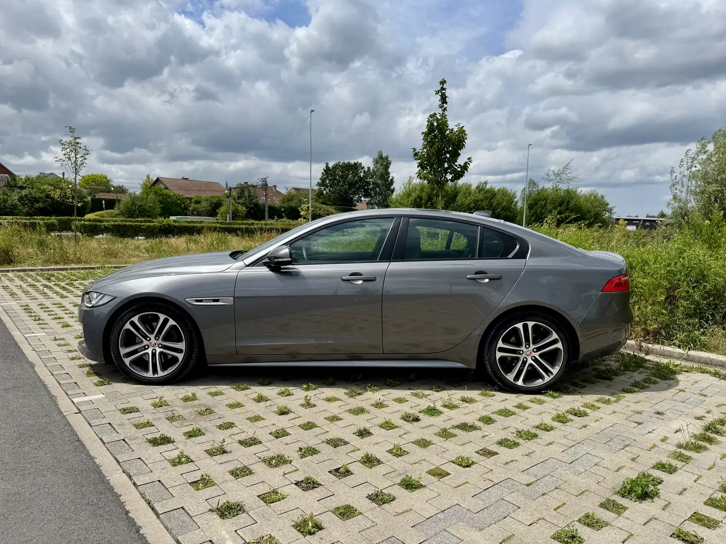 Jaguar XE 2.0 D Business Edition R-Sport - 2