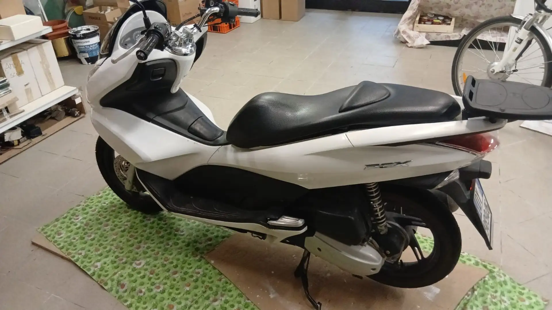 Honda PCX 125 White - 1
