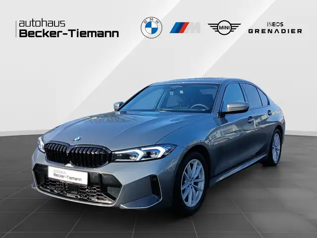 BMW 320 i Limousine M-Sport AHK HUD Glasdach DrivAssProf.