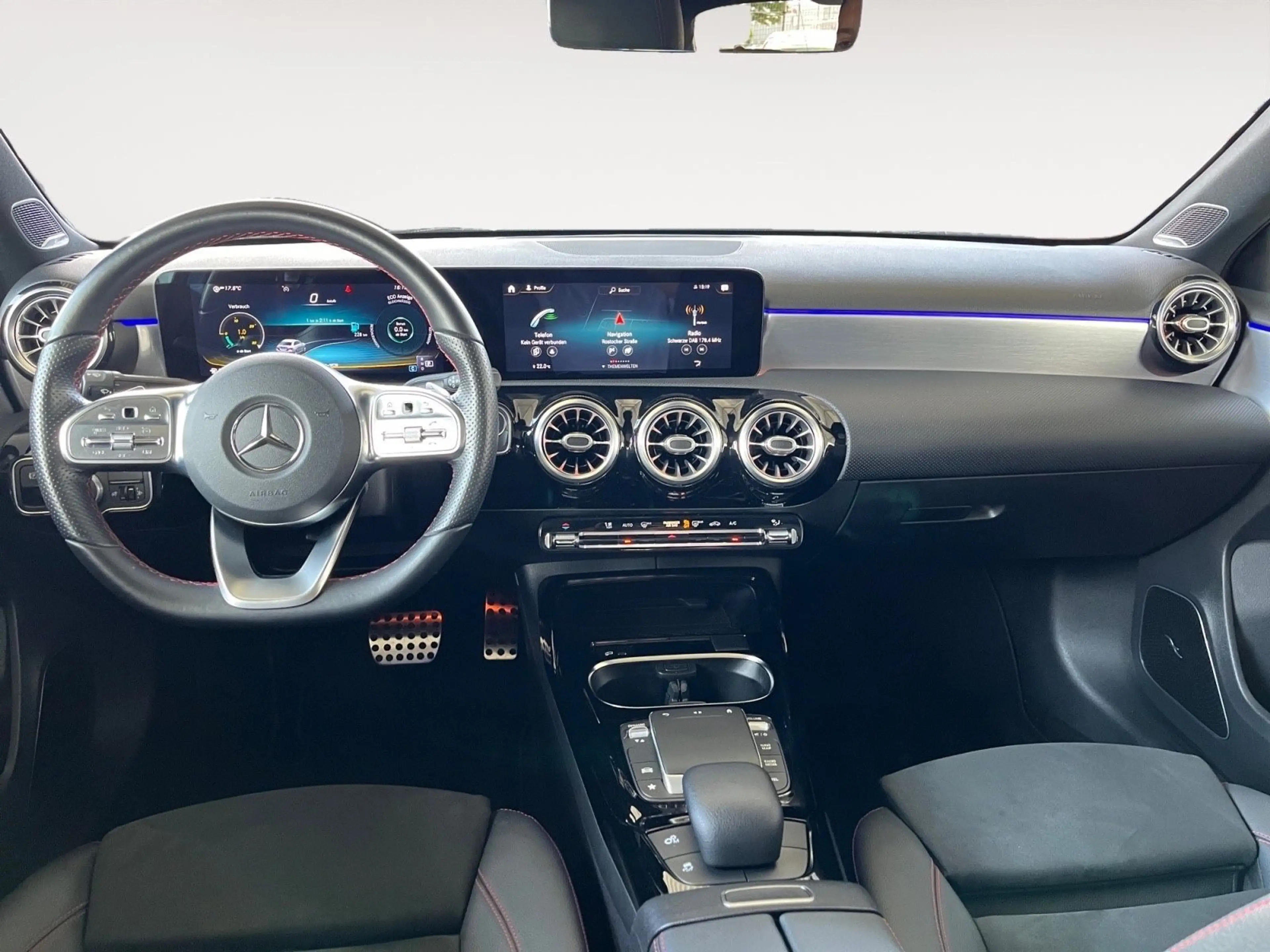 Mercedes-Benz A 35 AMG 4Matic — photo 12