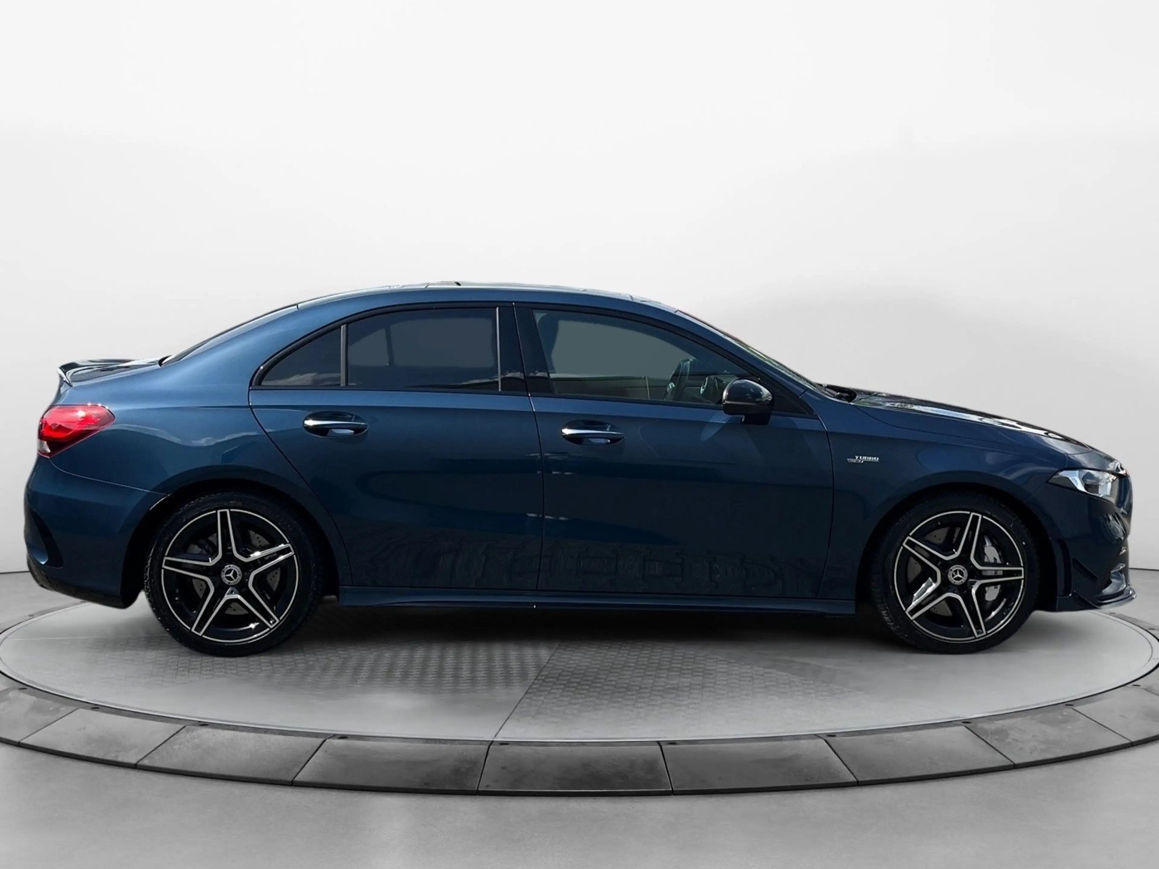 Mercedes-Benz A 35 AMG 4Matic — photo 6