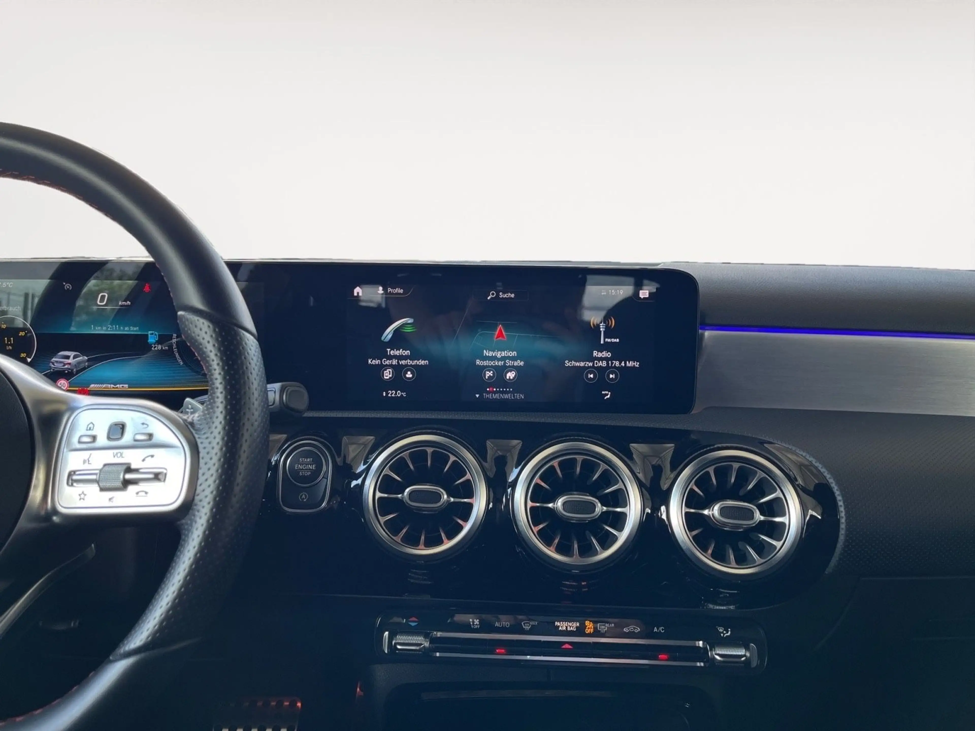 Mercedes-Benz A 35 AMG 4Matic — photo 13