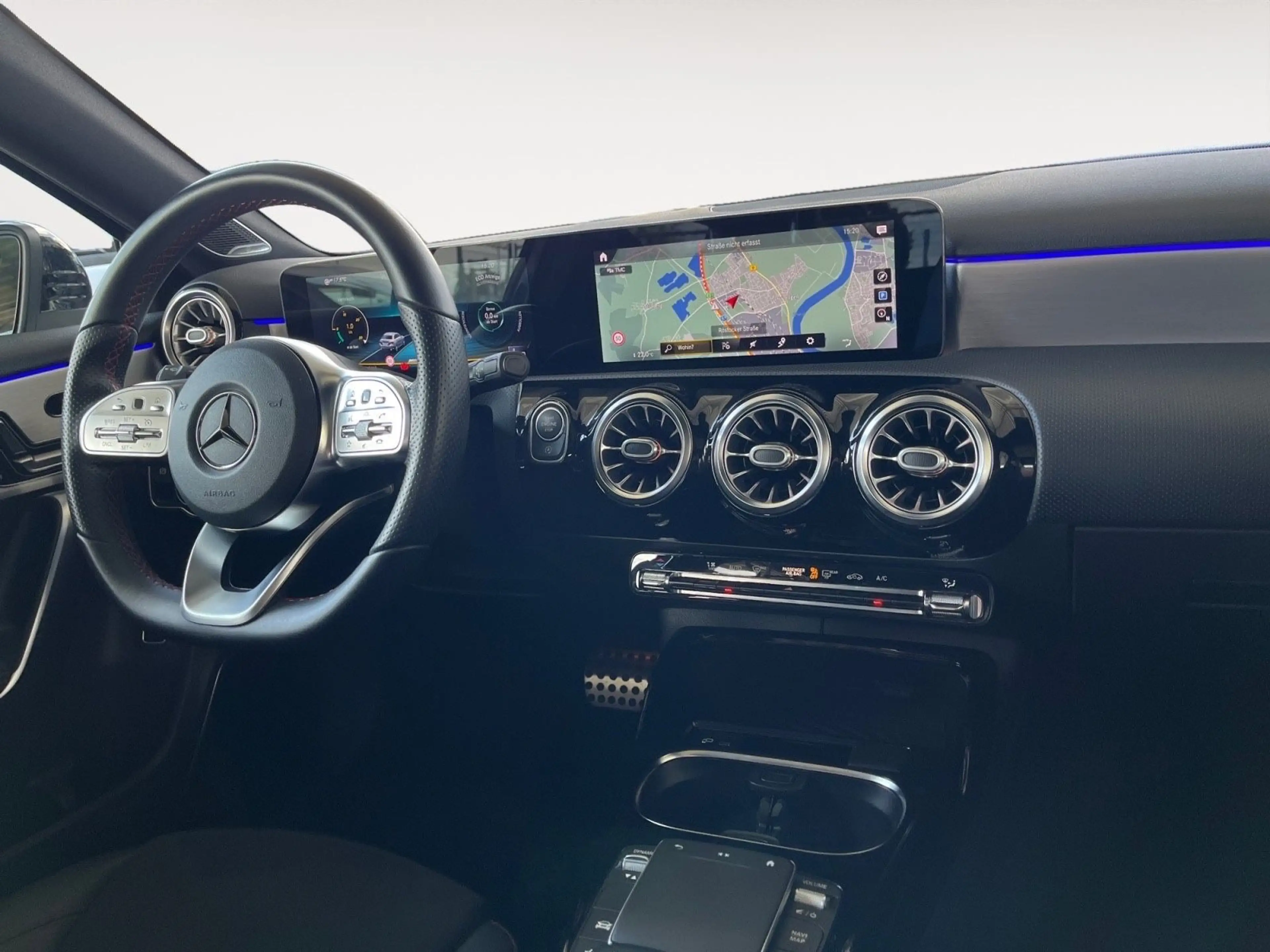Mercedes-Benz A 35 AMG 4Matic — photo 14