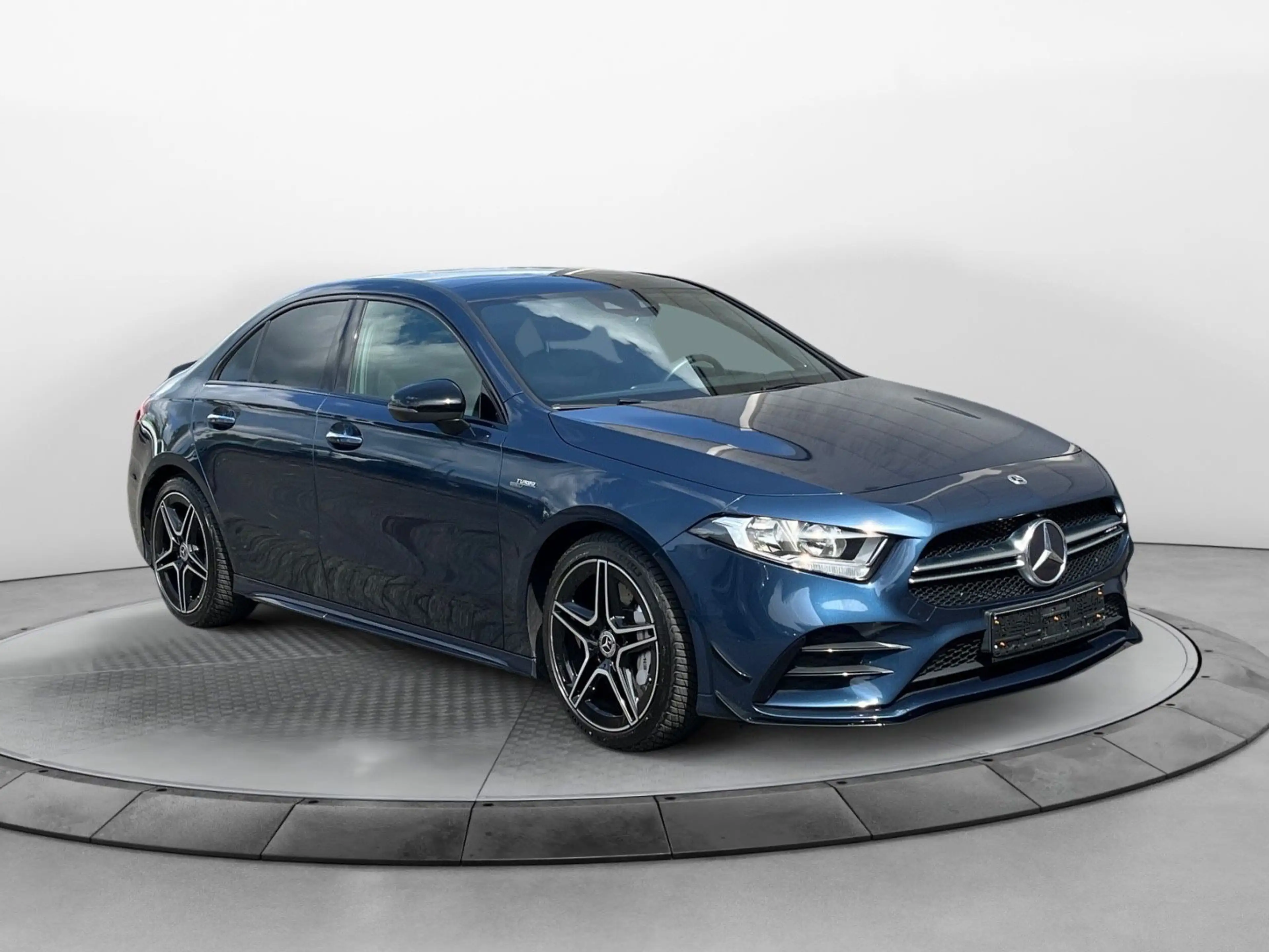 Mercedes-Benz A 35 AMG 4Matic — photo 7
