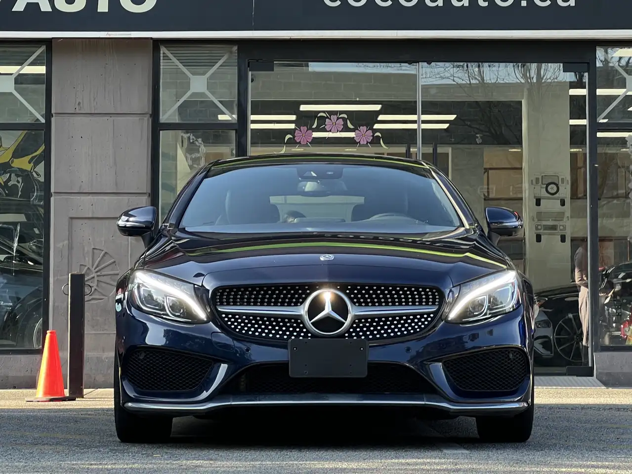 Mercedes-Benz C-Class снимка Mercedes-Benz C-Class