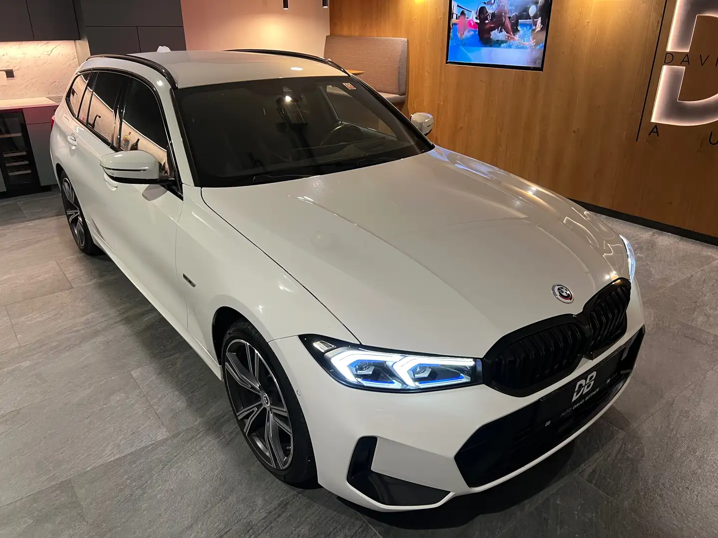 BMW 330 330e xDrive - M Sport - Facelift - M Bremse - Head Weiß - 1