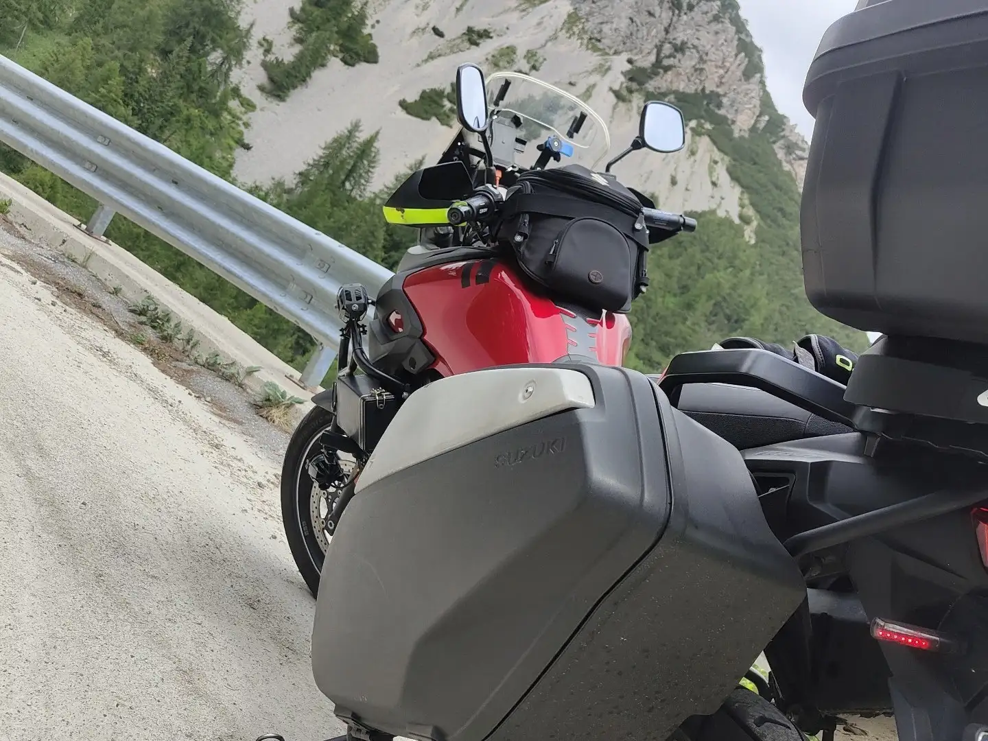 Suzuki V-Strom 650 Red - 1