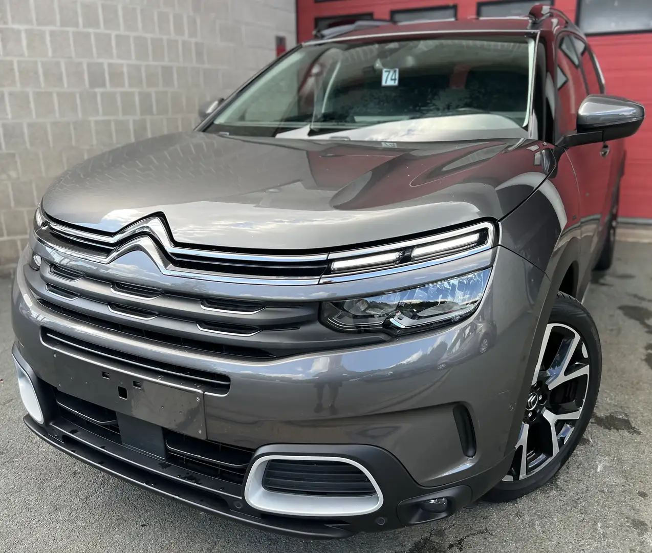 Citroen C5 Aircross 1.5 BlueHDi Feel S&S + CAMÉRA + NAVI + CAR-PASS Grijs - 1