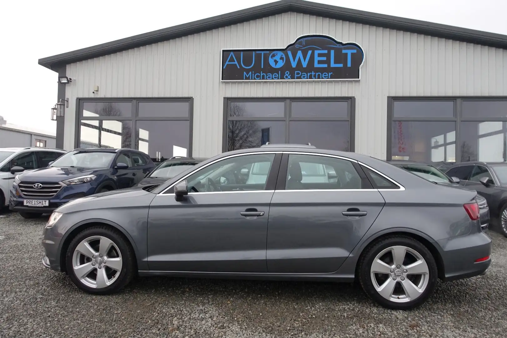 Audi A3 Limousine 1.4 TSI KLIMA PDC Gjreifen ANHK 17' Grau - 1