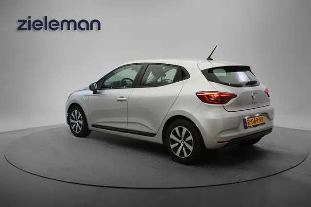 Renault Clio view 3