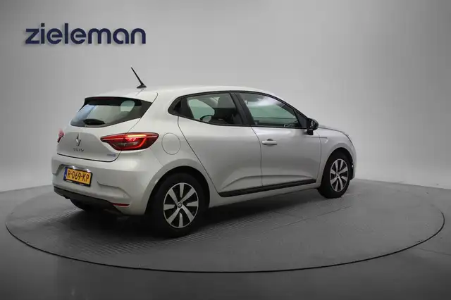 Renault Clio view 15