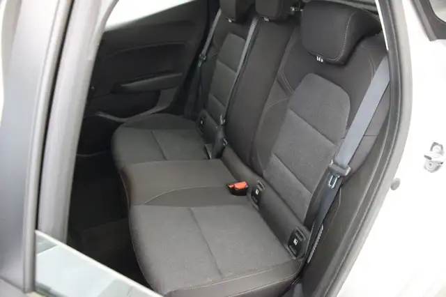 Renault Clio view 9