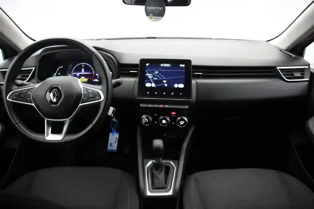 Renault Clio view 2