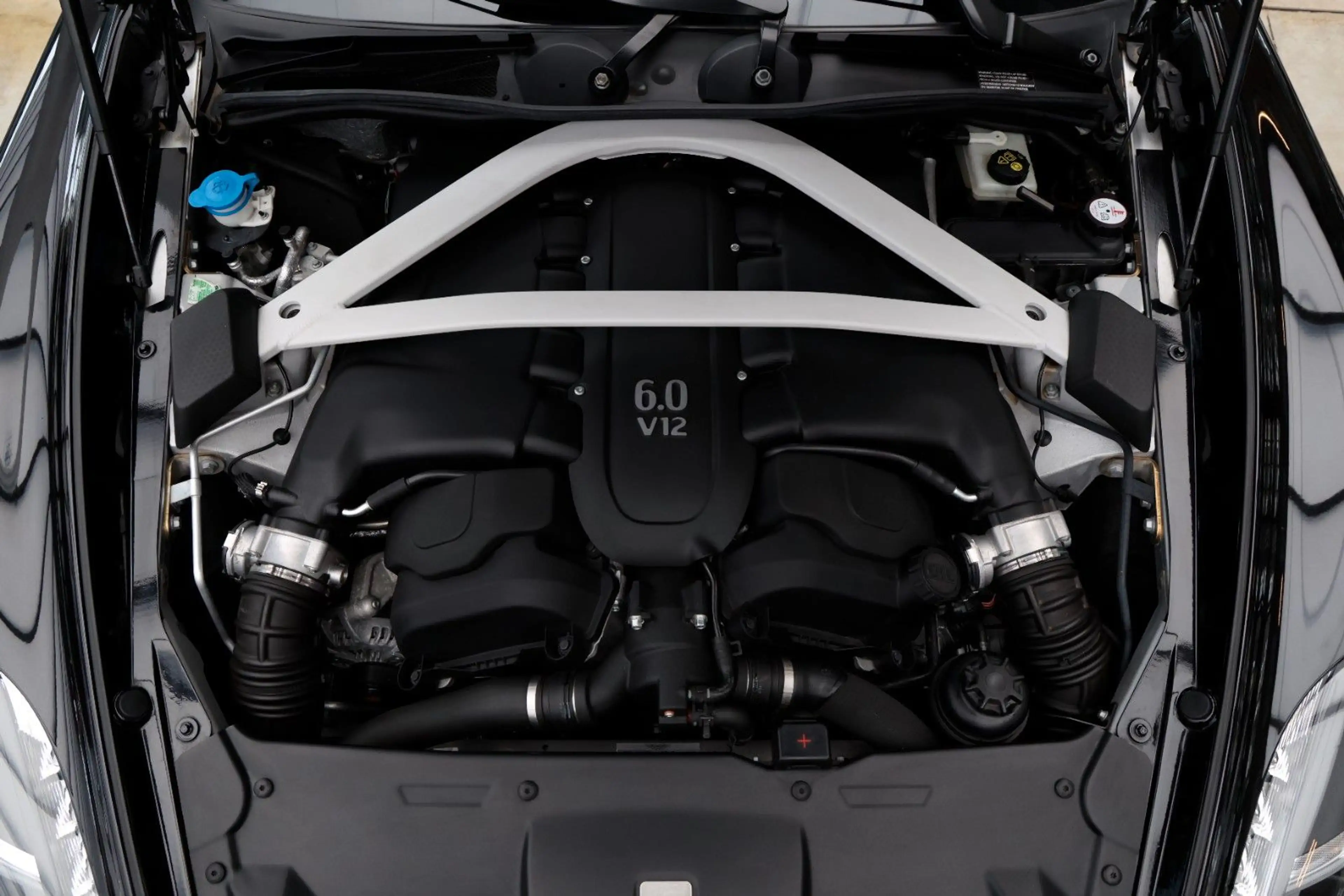 Aston Martin Vanquish S, wenig KM, Scheckheftgepflegt — photo 4