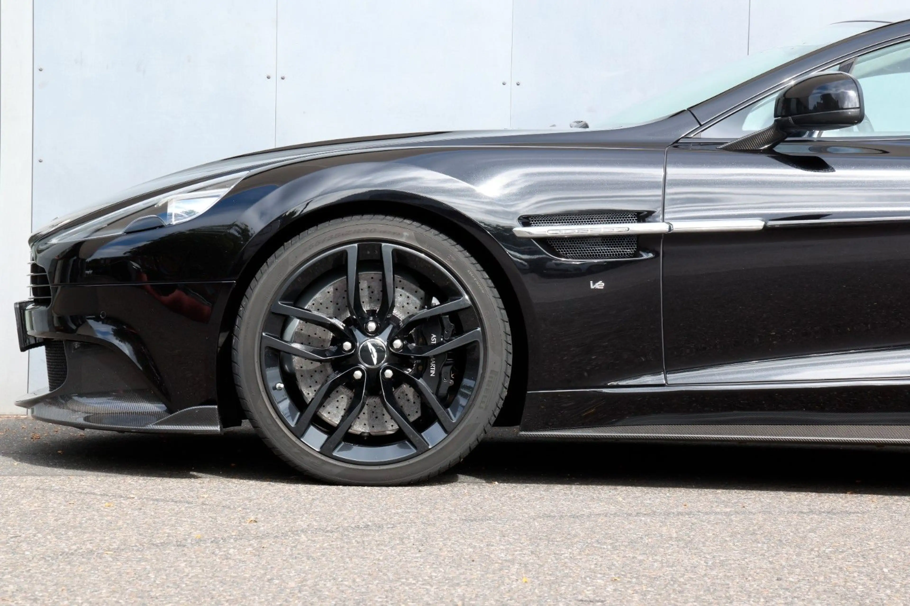 Aston Martin Vanquish S, wenig KM, Scheckheftgepflegt — photo 11