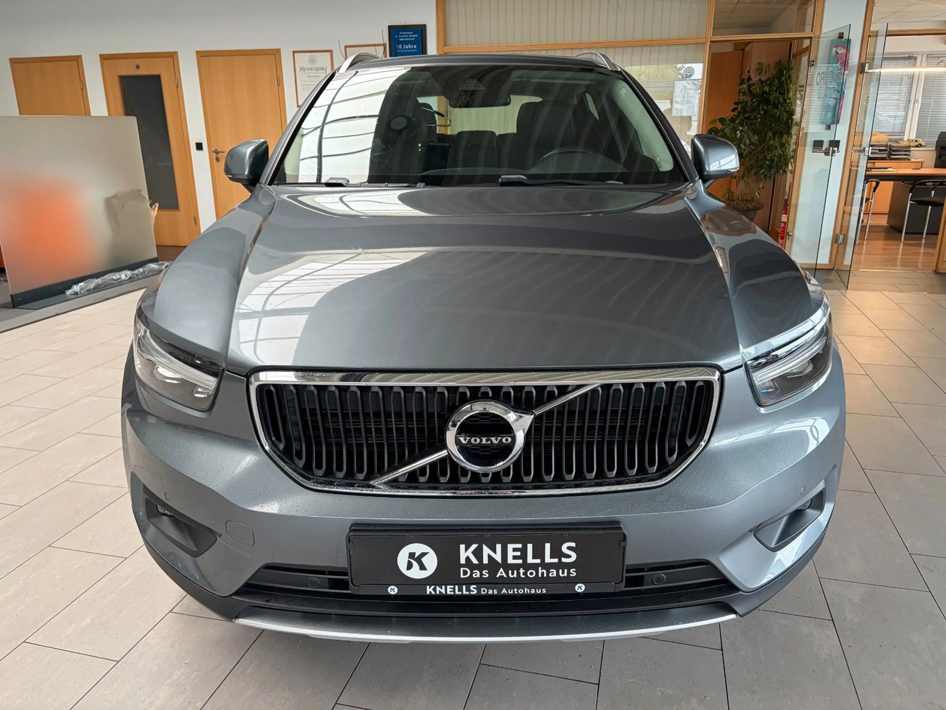 Volvo XC40 Momentum 2WD/AHK/H&K/STANDH/PANO/KAMERA — photo 2