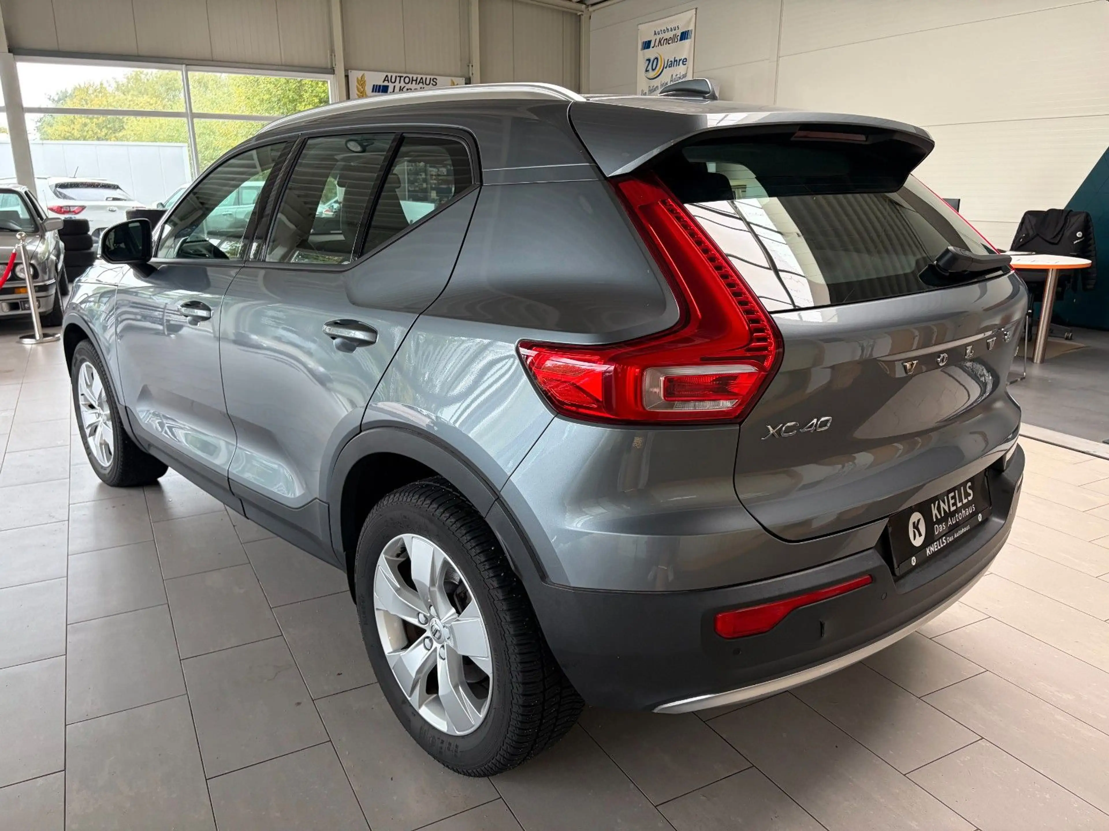 Volvo XC40 Momentum 2WD/AHK/H&K/STANDH/PANO/KAMERA — photo 6