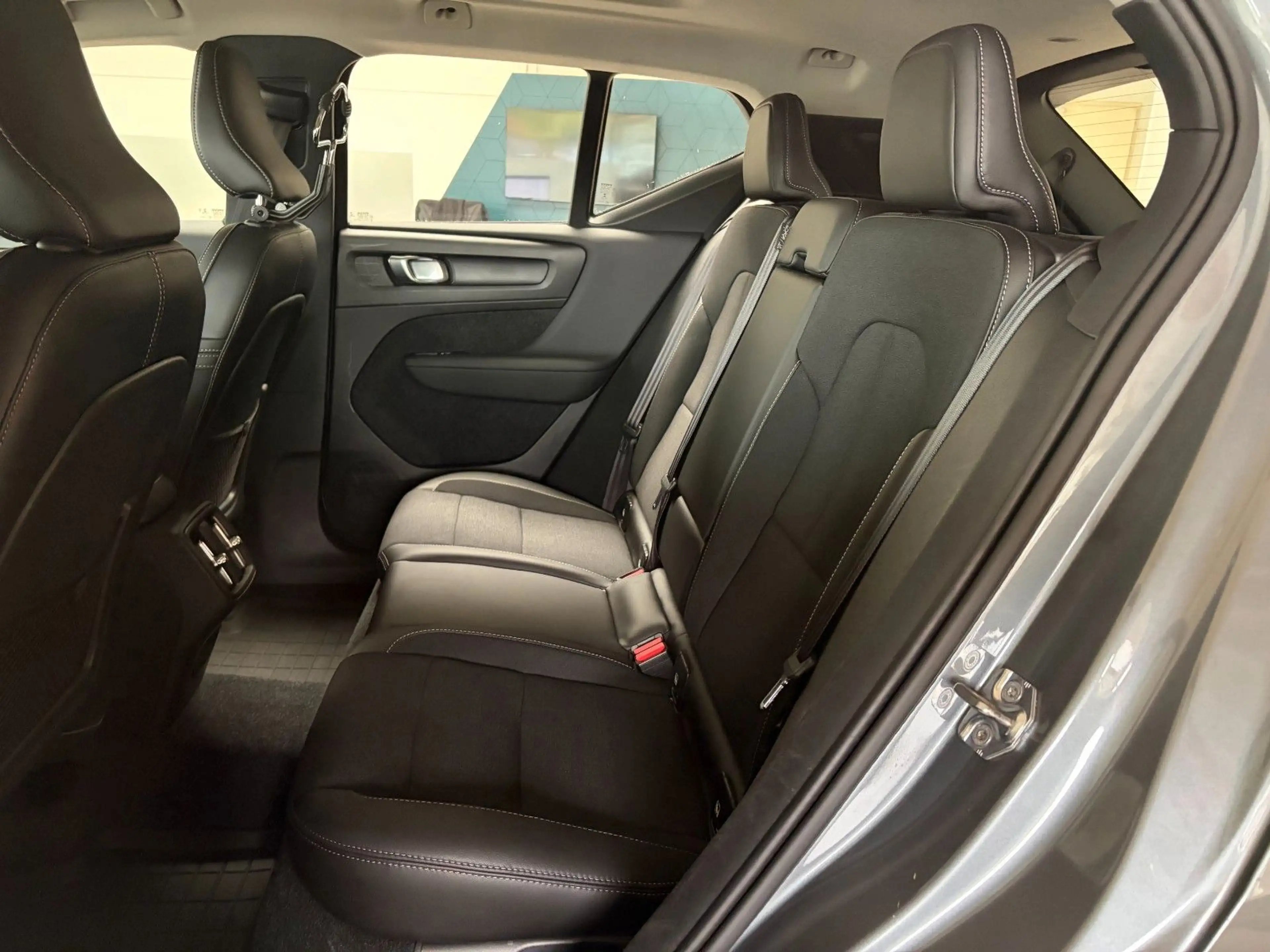 Volvo XC40 Momentum 2WD/AHK/H&K/STANDH/PANO/KAMERA — photo 8