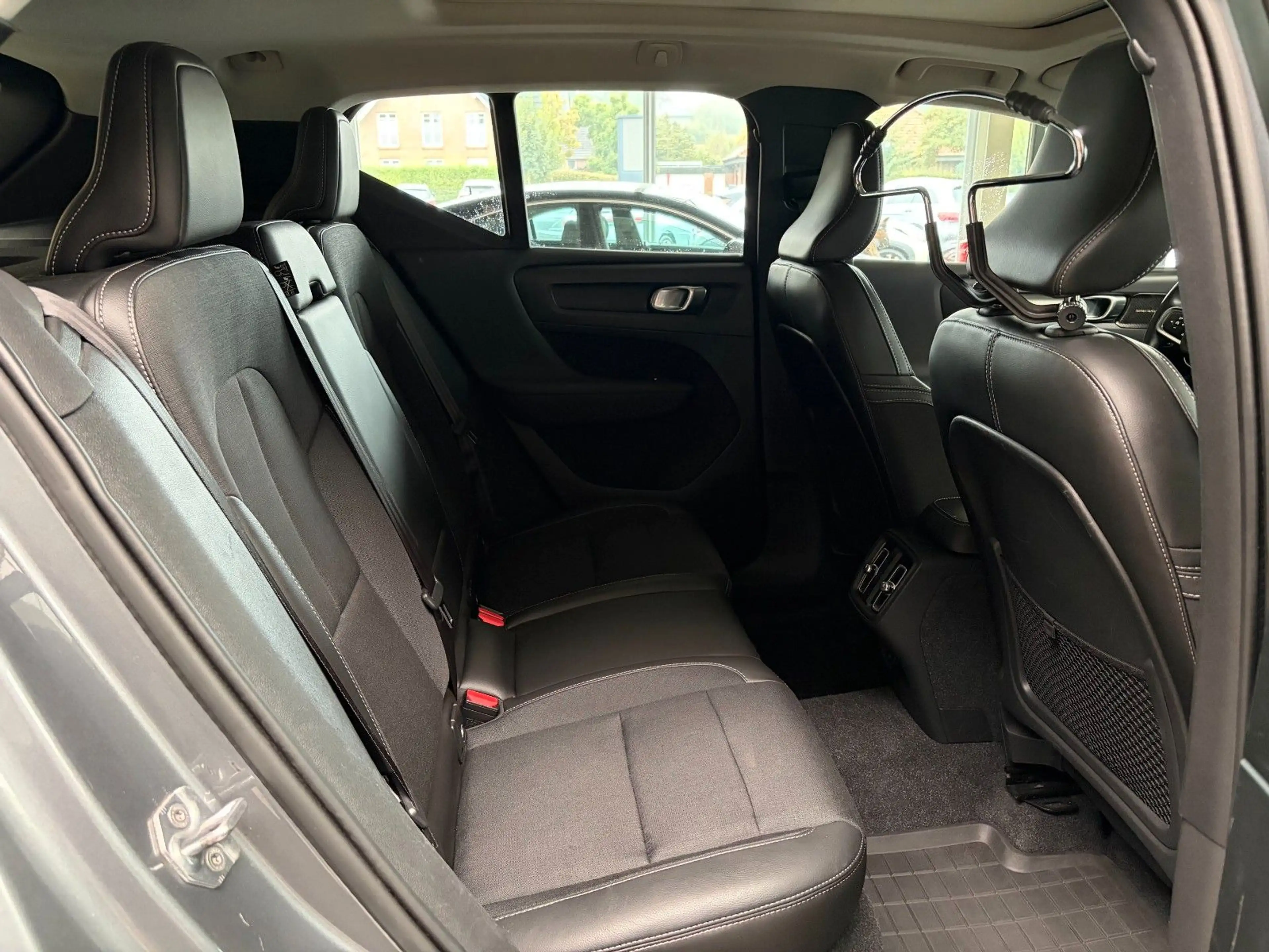 Volvo XC40 Momentum 2WD/AHK/H&K/STANDH/PANO/KAMERA — photo 10