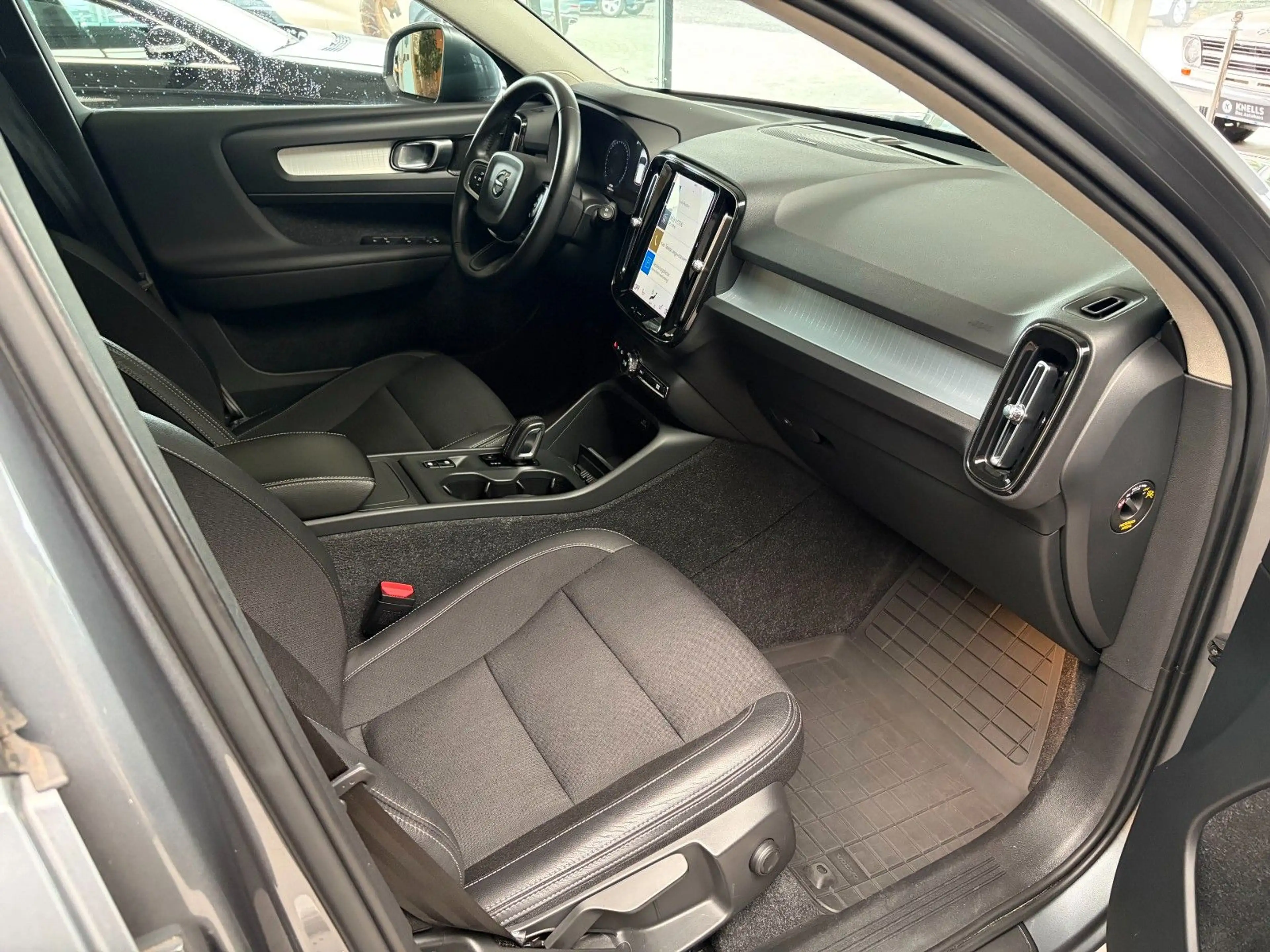 Volvo XC40 Momentum 2WD/AHK/H&K/STANDH/PANO/KAMERA — photo 11