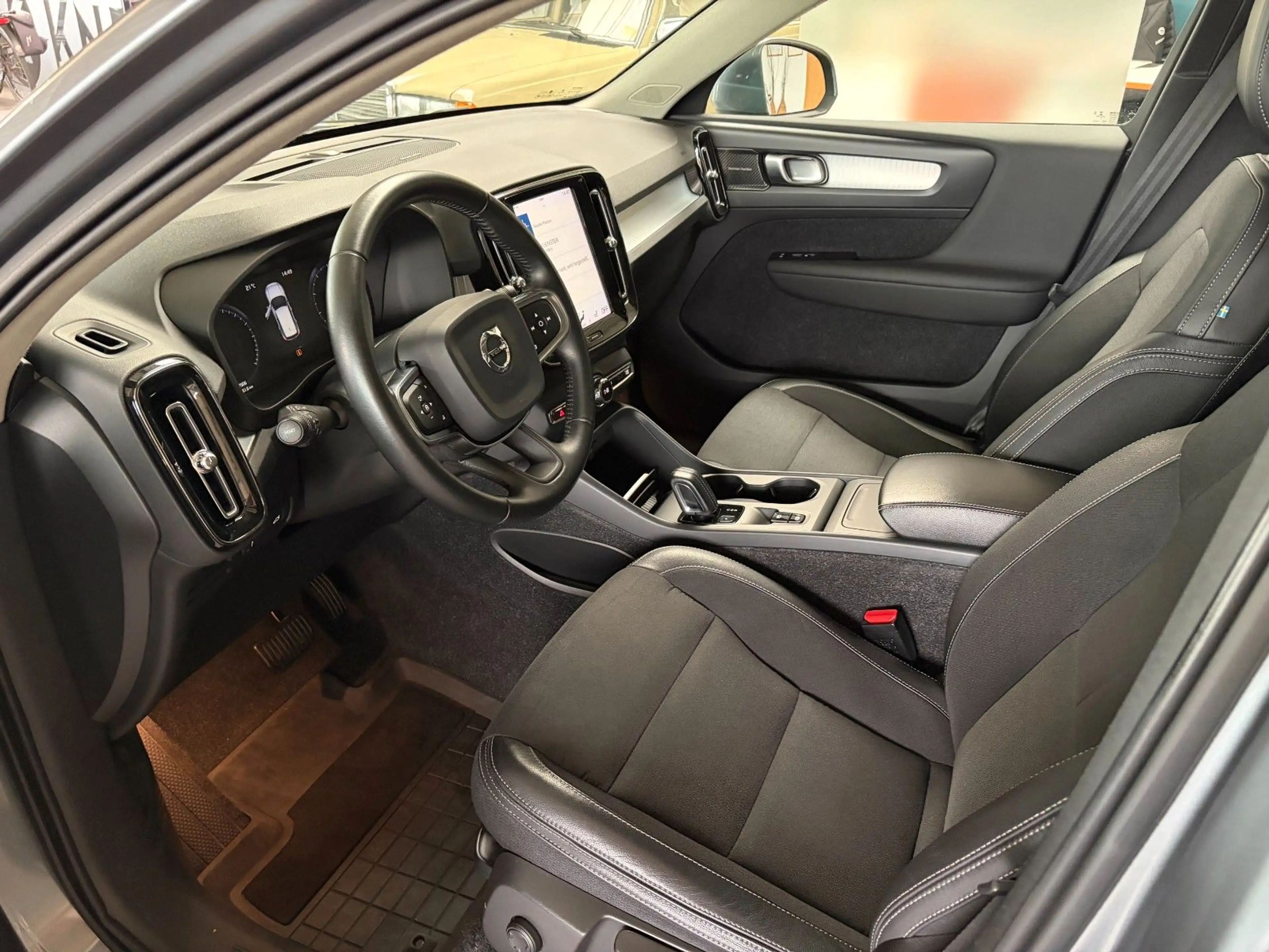 Volvo XC40 Momentum 2WD/AHK/H&K/STANDH/PANO/KAMERA — photo 7