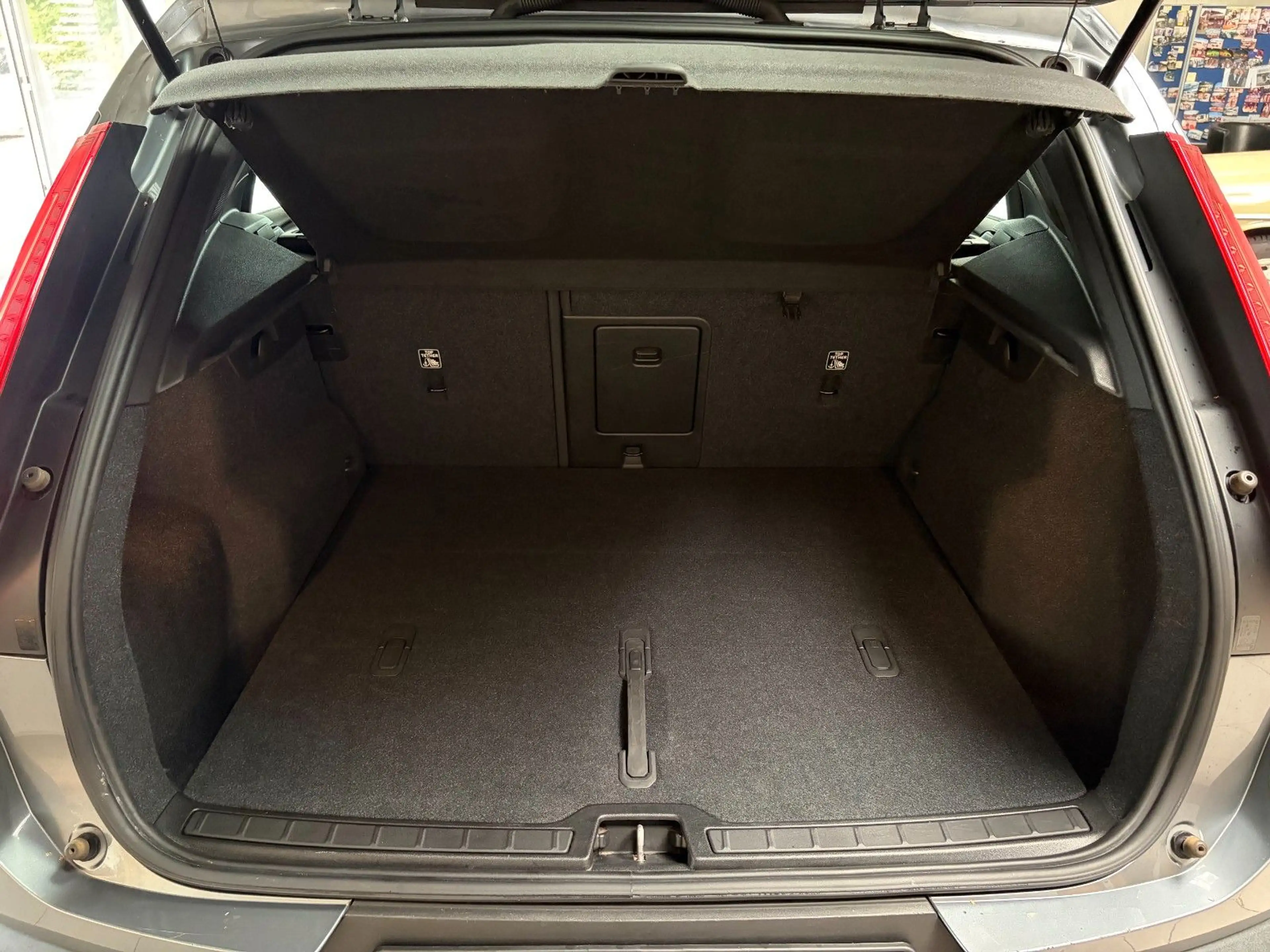 Volvo XC40 Momentum 2WD/AHK/H&K/STANDH/PANO/KAMERA — photo 9