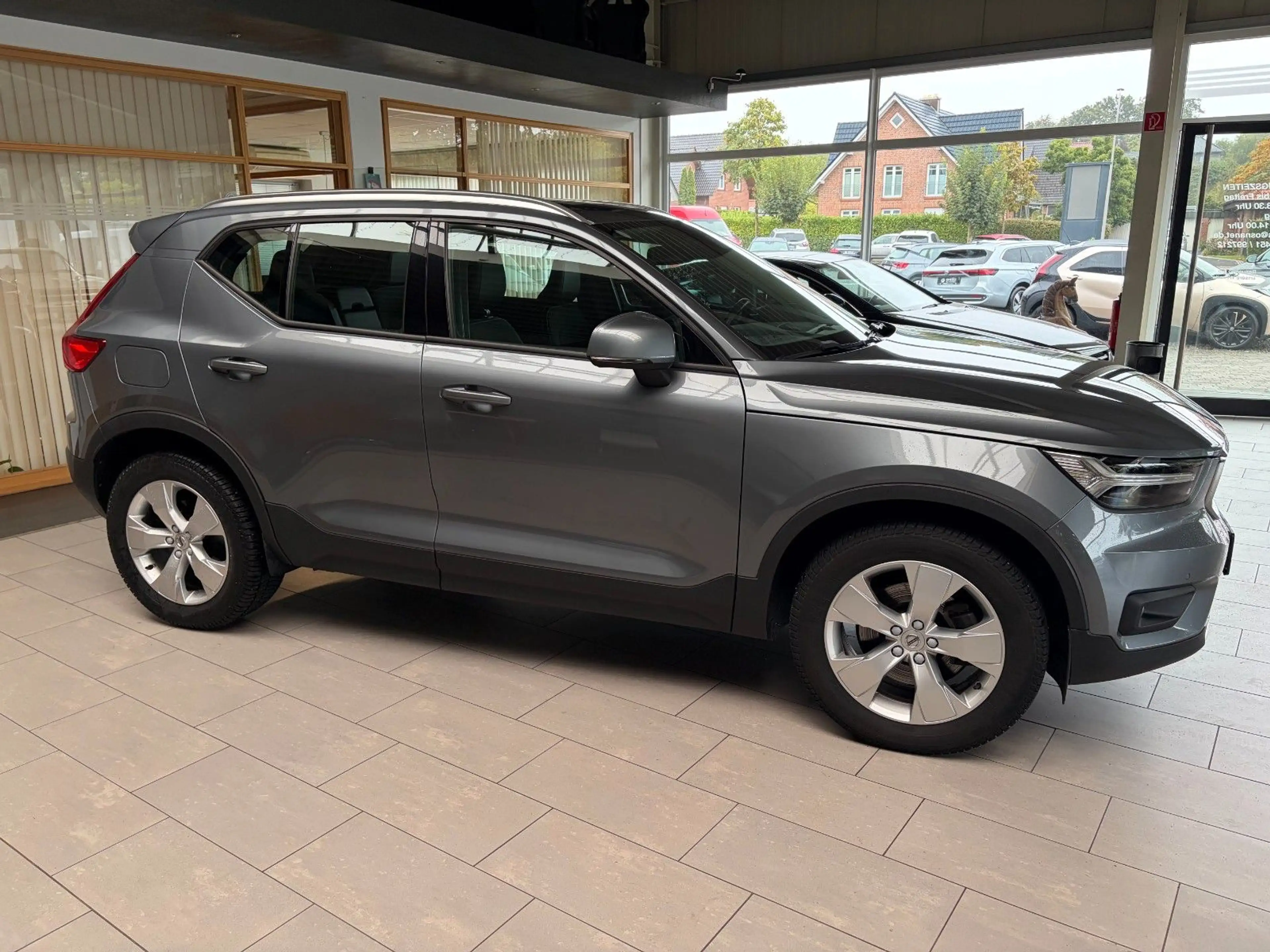 Volvo XC40 Momentum 2WD/AHK/H&K/STANDH/PANO/KAMERA — photo 4
