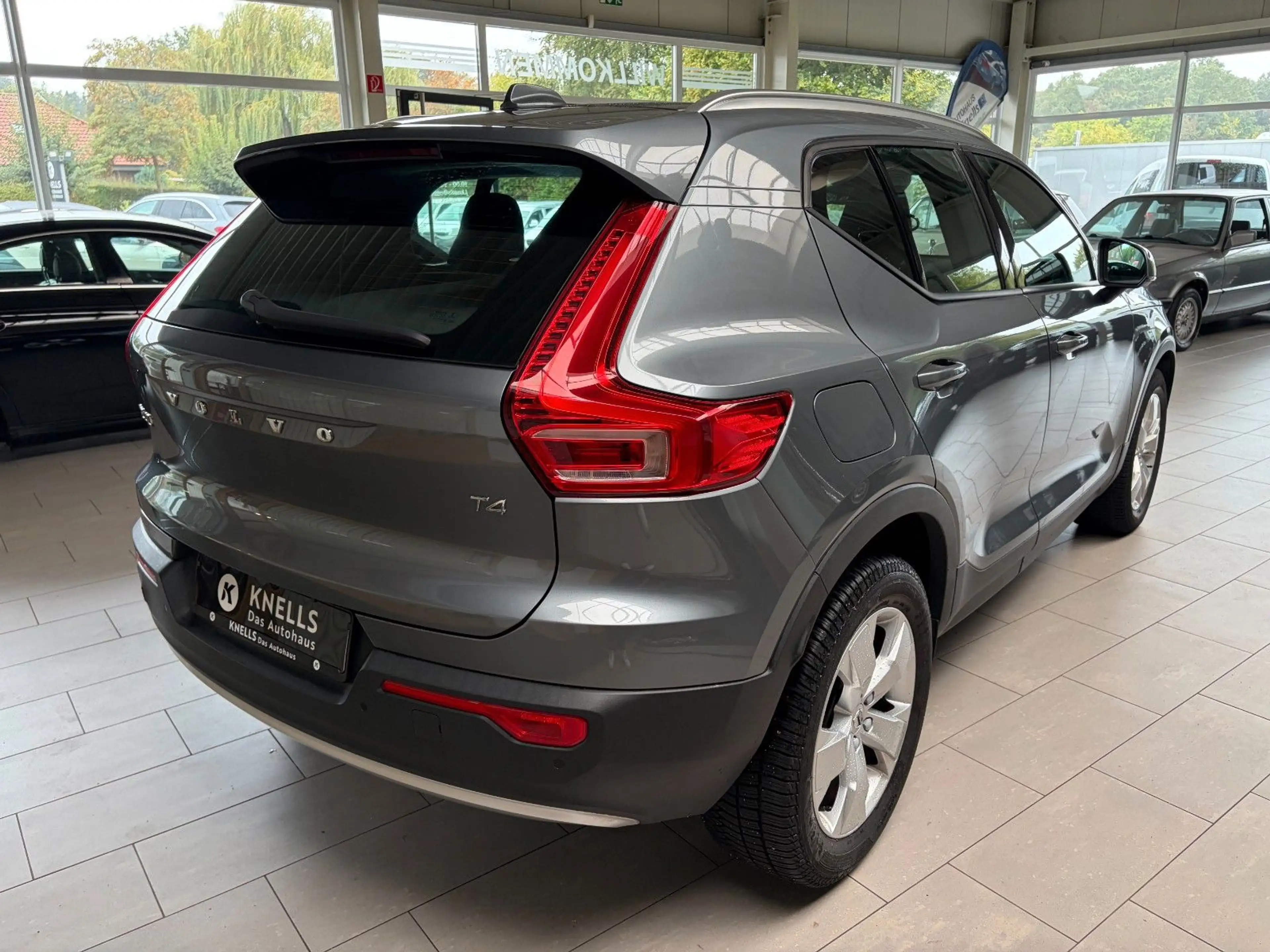 Volvo XC40 Momentum 2WD/AHK/H&K/STANDH/PANO/KAMERA — photo 5