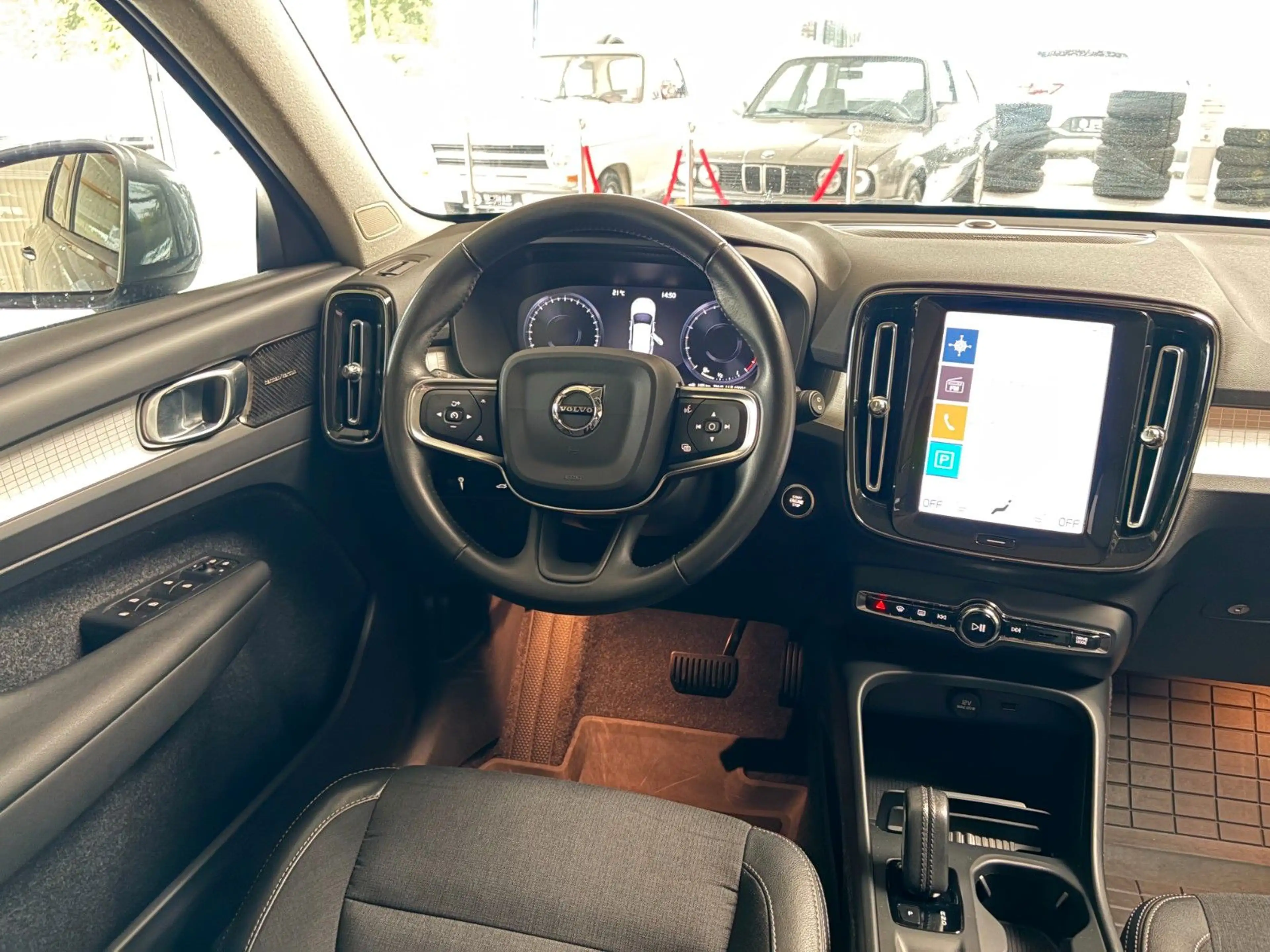 Volvo XC40 Momentum 2WD/AHK/H&K/STANDH/PANO/KAMERA — photo 13