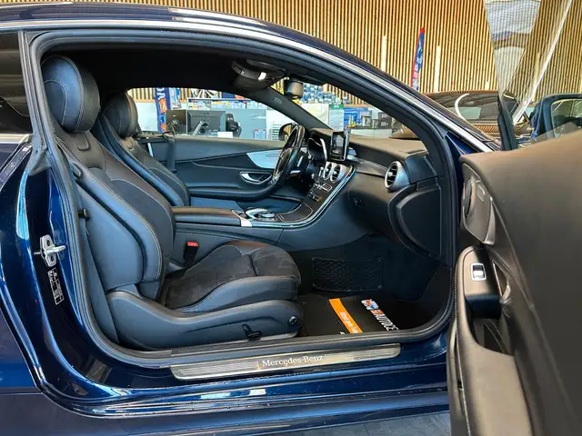 Mercedes-Benz C-Class view 29